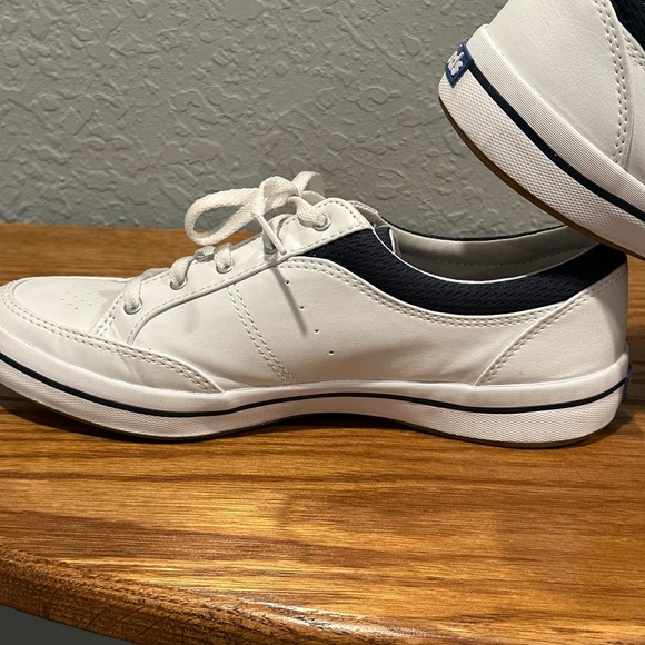 Keds Woman's Courty Leather White
Lace-up closure Sneakers Size 9 - Picture 6 of 10